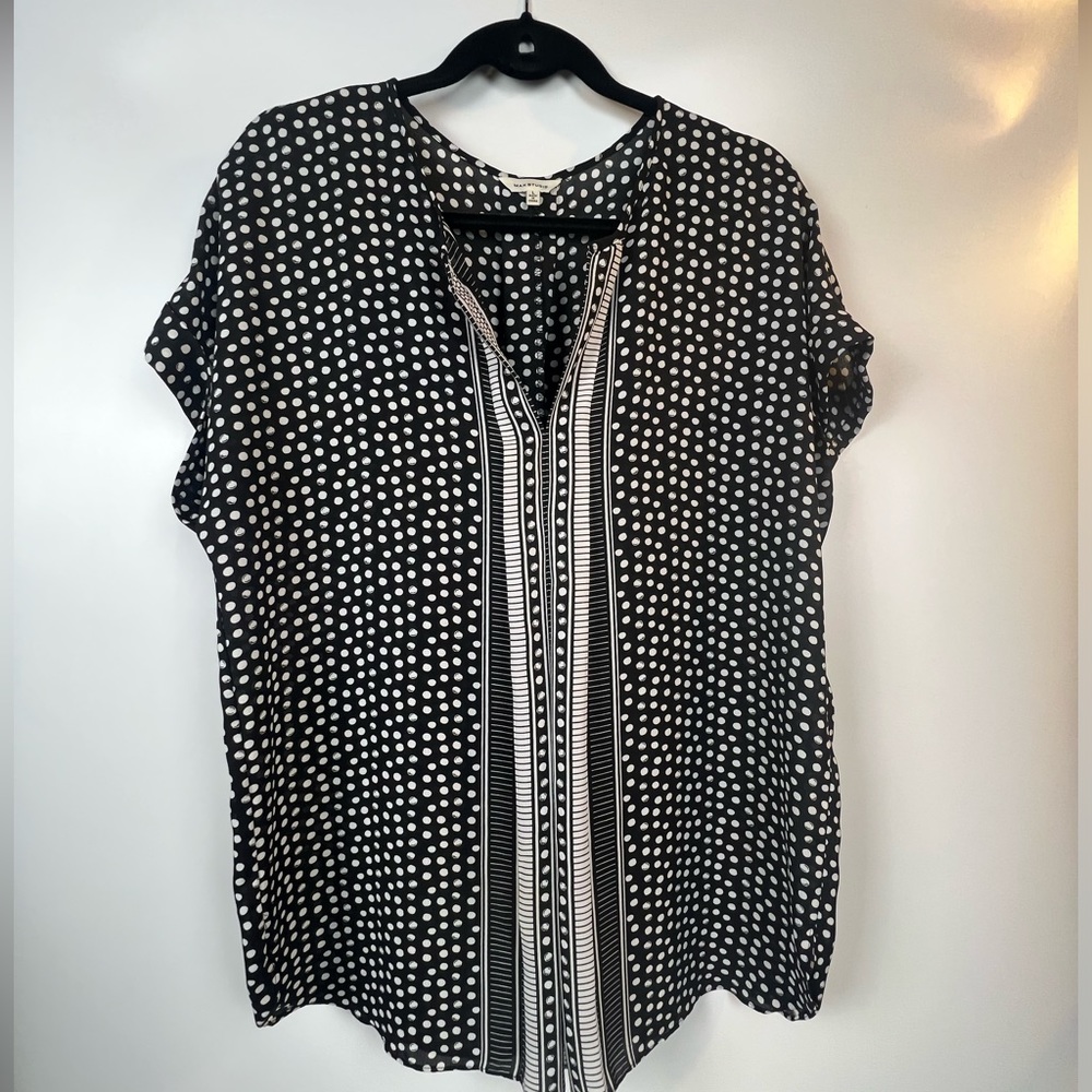 Max Studio black and white polka dot short sleeve blouse. Size L. EUC.